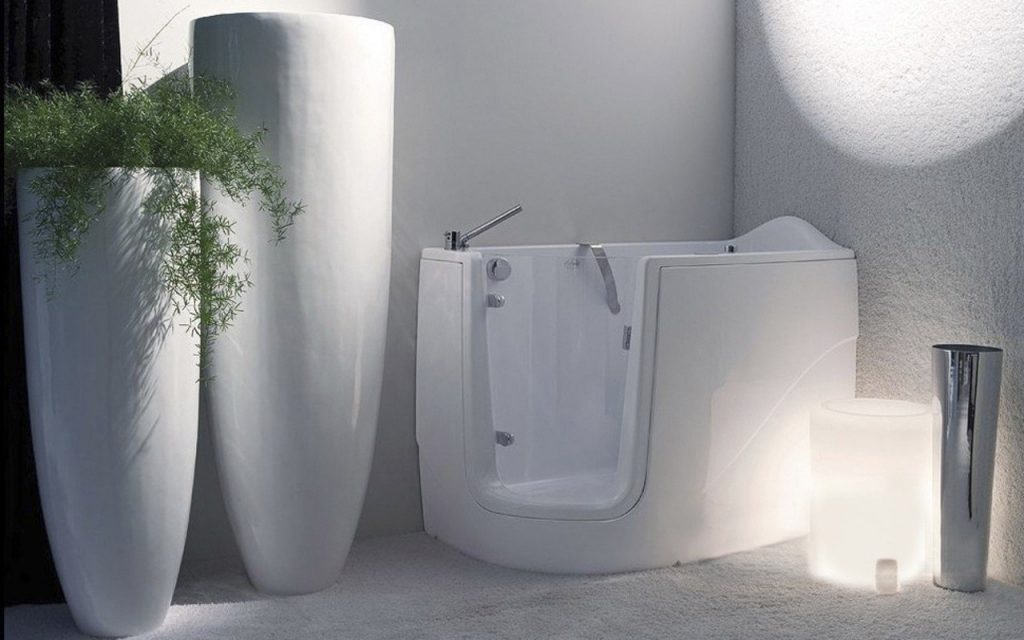 Basic soaker corner walk-in bathtub with a safe and transparent curved acrylic door on its corner, which opens inwards to save bathroom space.